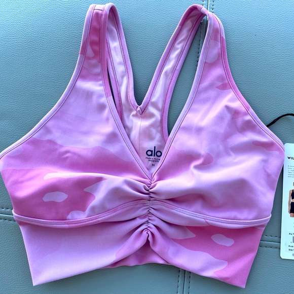 NWT!
Alo Yoga 
Wild Thing Bra 
Pink Camouflage 
Size Medium - Picture 10 of 13